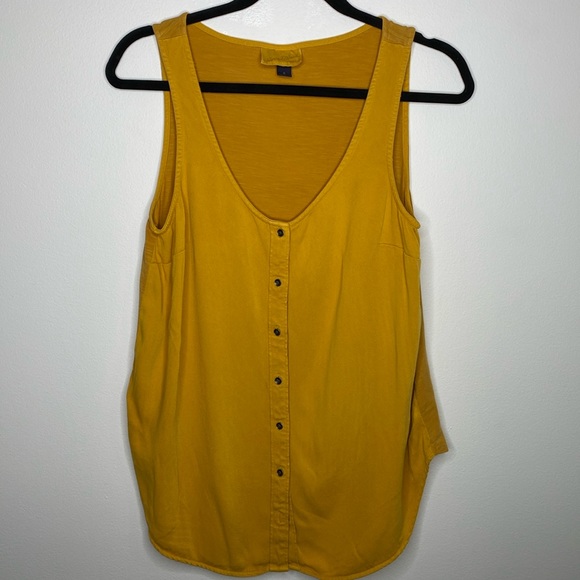 🩷🩵Universal Thread Top - Picture 1 of 5